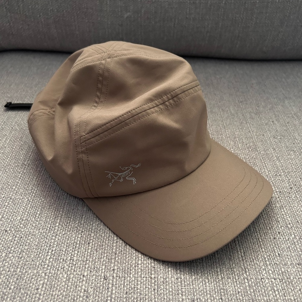 Arc'teryx Taupe/Brown Lightweight Tech Cap